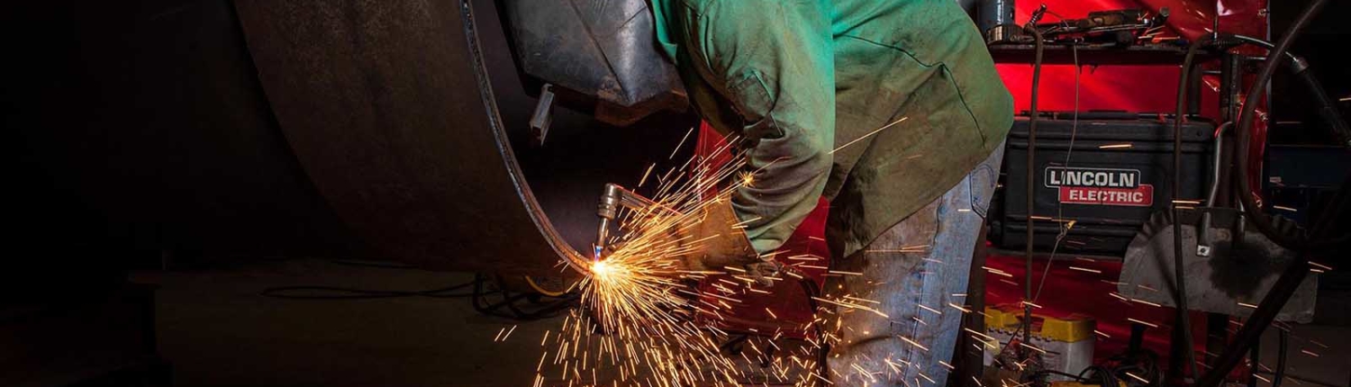 Pitts_Pipe_worker using cutting welder on large pipe worker using cutting welder on large pipe